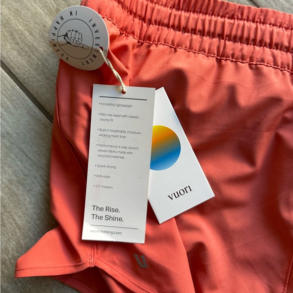 NWT Vuori Clementine Short 2.0 2.5” - Picture 10 of 11
